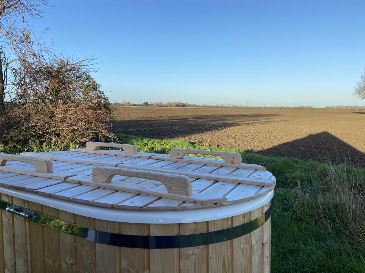 Fen Meadows Glamping - Luxury Cabins And Bell Tents Cambridge  Ngoại thất bức ảnh
