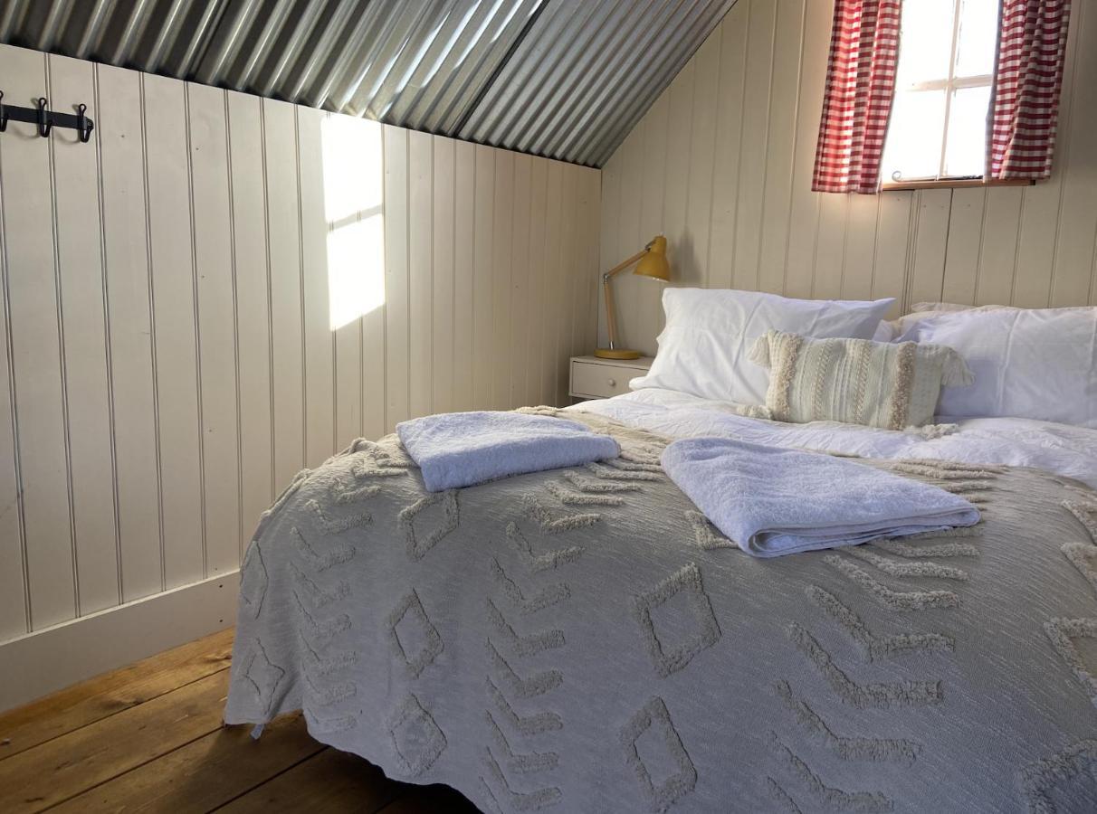 Fen Meadows Glamping - Luxury Cabins And Bell Tents Cambridge  Ngoại thất bức ảnh