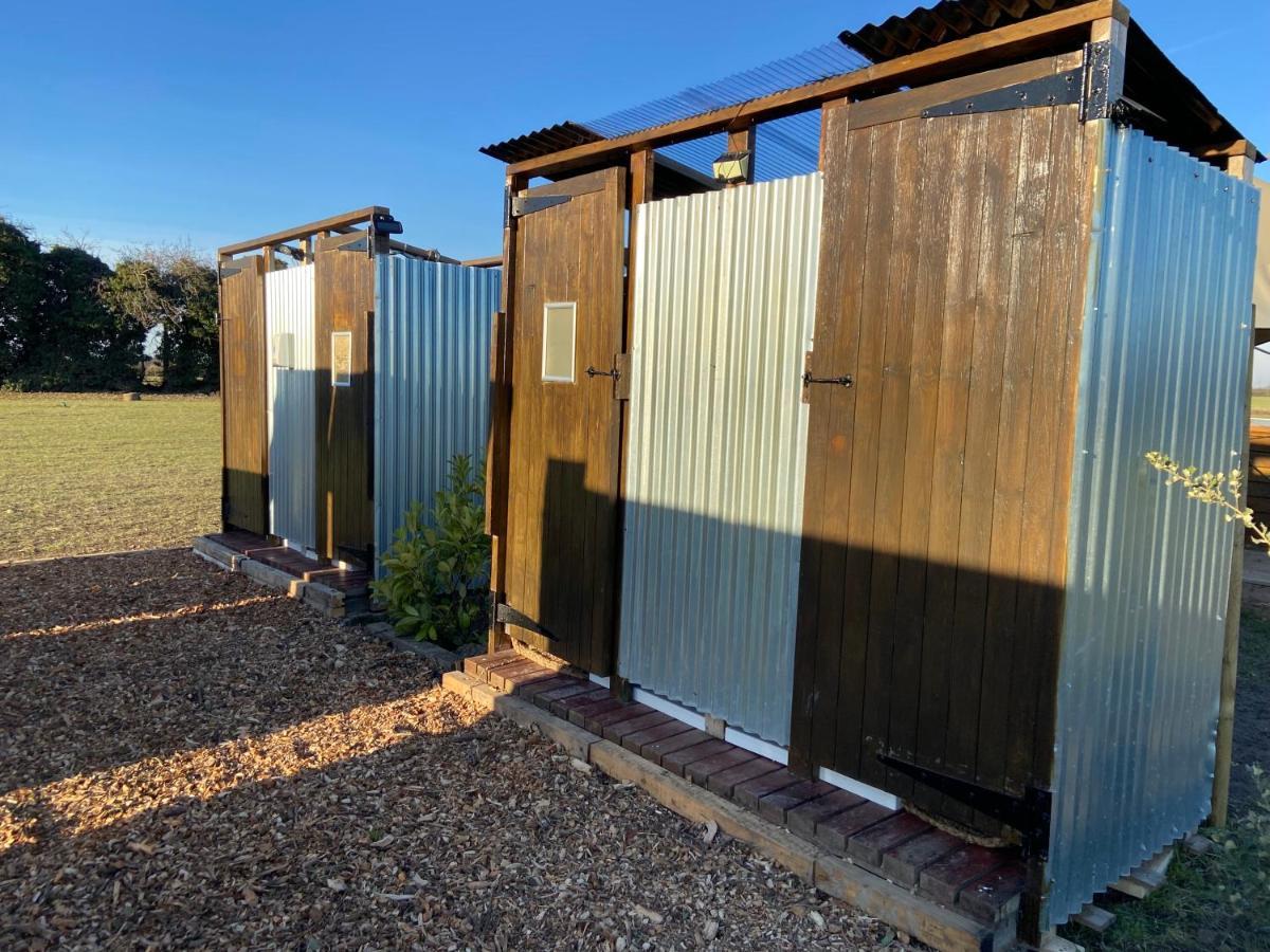 Fen Meadows Glamping - Luxury Cabins And Bell Tents Cambridge  Ngoại thất bức ảnh